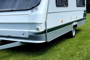 Przyczepa kempingowa CHATEAU CARAVANS 403C**  DMC 1100kg.